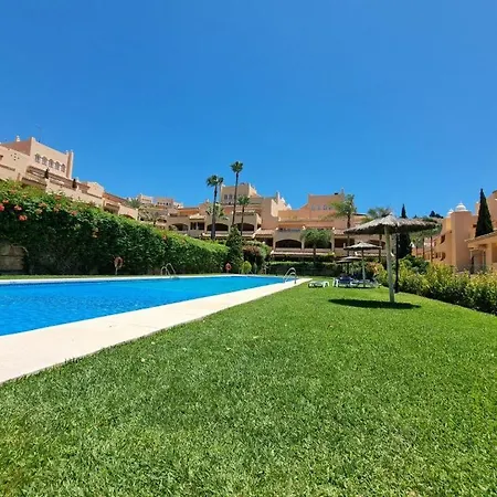 Santa Maria Village Elviria 아파트 마르베야
