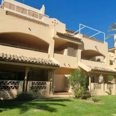Santa Maria Village Elviria 아파트 *