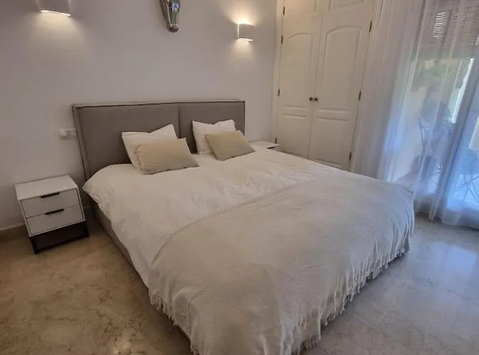 Santa Maria Village Elviria * マルベーリャ